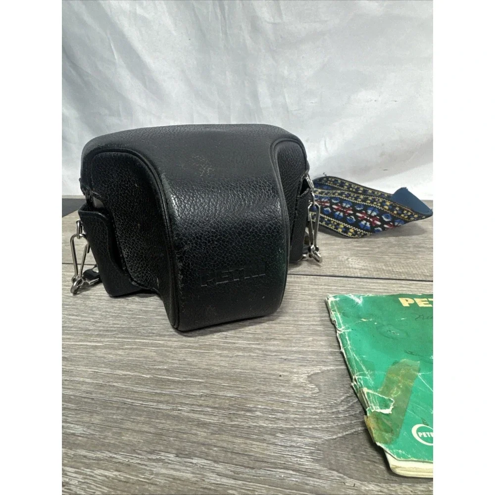 Petri FT-II 35mm film camera 1:18 Lens 55mm - made in Japan with Strap Vintage
